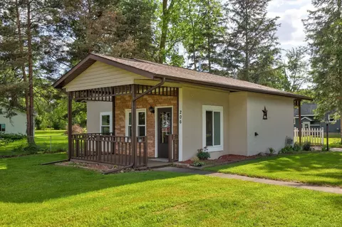 206 S Sherman St, Vassar, MI 48768
