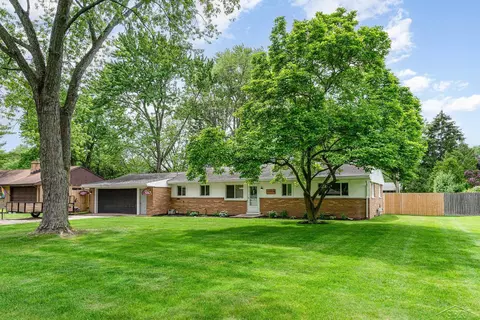 1749 N N Ctr, Saginaw, MI 48638
