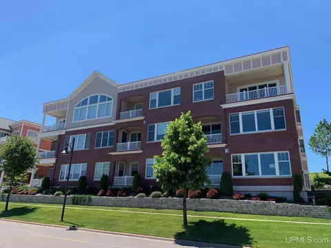 540 S Lakeshore #27, Marquette, MI 49855