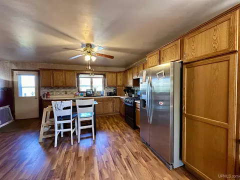 313 S S Lk, Ishpeming, MI 49849 photo 3