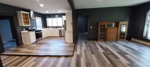 702 S 12th, Escanaba, MI 49829 photo 13