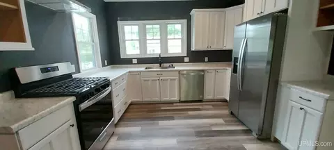 702 S 12th, Escanaba, MI 49829 photo 14