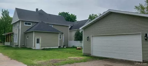 702 S 12th, Escanaba, MI 49829 photo 4