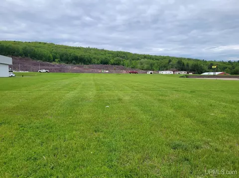 w8141 Us 2, Iron Mountain, MI 49801