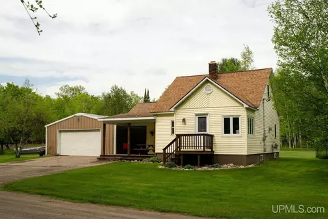 110 Woodbury, Iron River, MI 49935