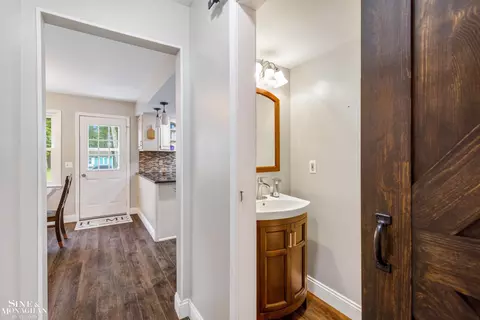 Entry Way - 1915 Sinclair, Saint Clair, MI 48079 photo 3 of 4