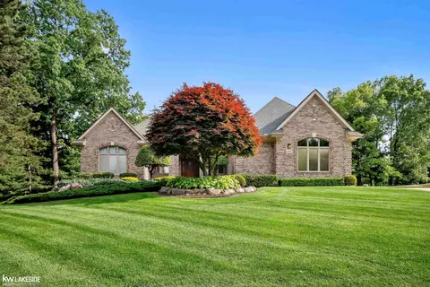 5742 Crystal Crk, Washington, MI 48094