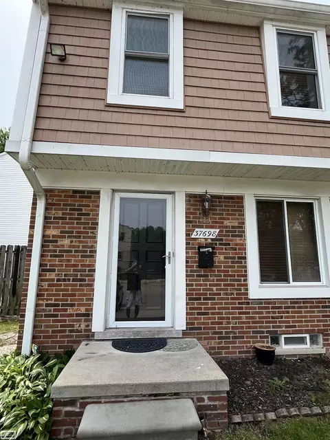 37698 Charter Oaks, Clinton Township, MI 48036