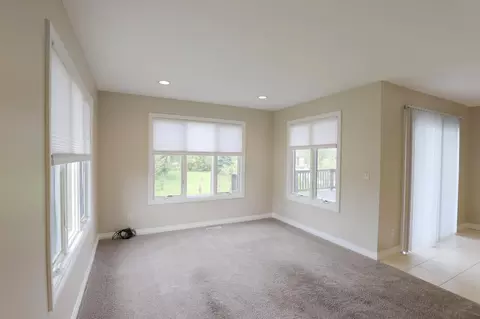 Living - 6240 Boulder, Flushing, MI 48433 photo 4 of 4