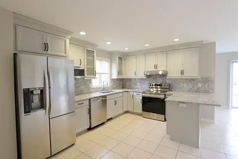 Kitchen - 6240 Boulder, Flushing, MI 48433 photo 1 of 5