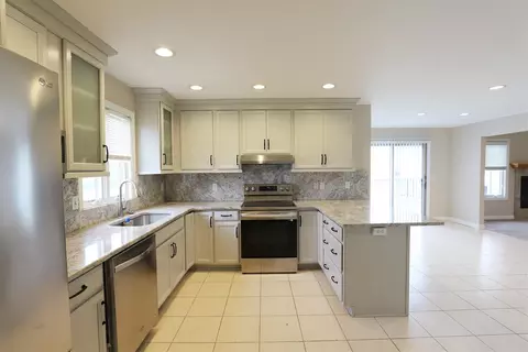 Kitchen - 6240 Boulder, Flushing, MI 48433 photo 3 of 5