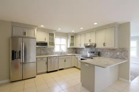 Kitchen - 6240 Boulder, Flushing, MI 48433 photo 2 of 5