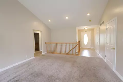 Living - 6240 Boulder, Flushing, MI 48433 photo 3 of 4