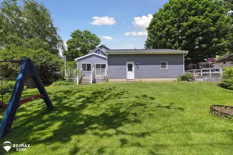 Exterior - 215 Second, Davison, MI 48423 photo 4 of 10