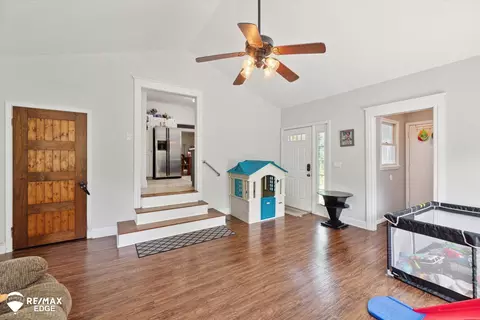Entry Way - 215 Second, Davison, MI 48423 photo 2 of 4