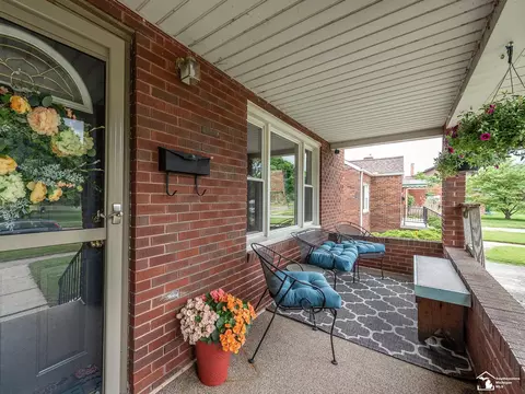 Exterior - 726 E Front, Monroe, MI 48161 photo 2 of 10