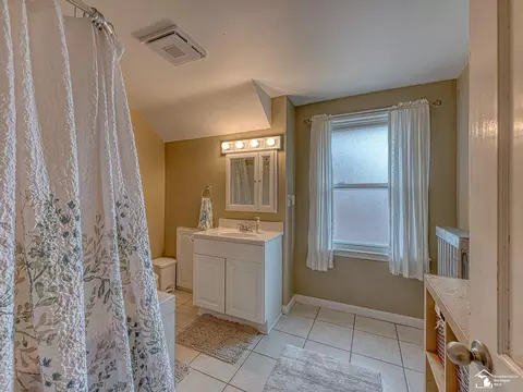 Bath - 726 E Front, Monroe, MI 48161 photo 2 of 3