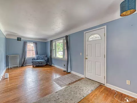 Living - 726 E Front, Monroe, MI 48161 photo 2 of 3