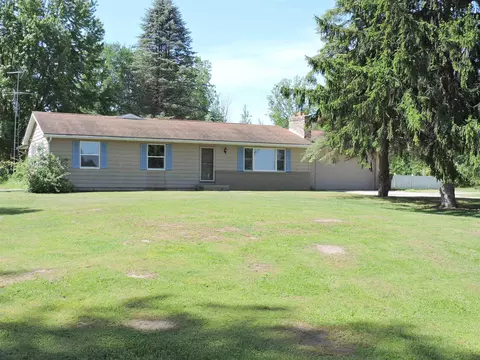 1371 W Cody Estey, Pinconning, MI 48650