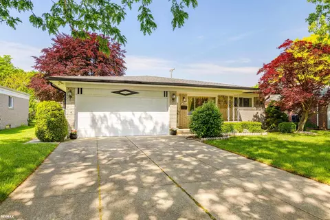 34031 Chatsworth, Sterling Heights, MI 48312