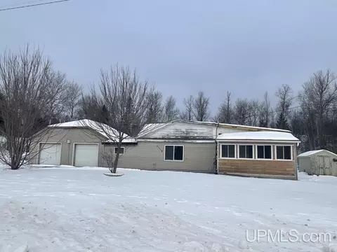 11120 River, Republic, MI 49879