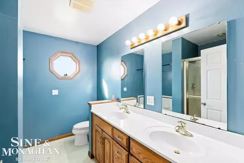 Bath - 599 E Burns Line Rd, Melvin, MI 48454 photo 5 of 6