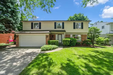 23260 N Rosedale, Saint Clair Shores, MI 48080