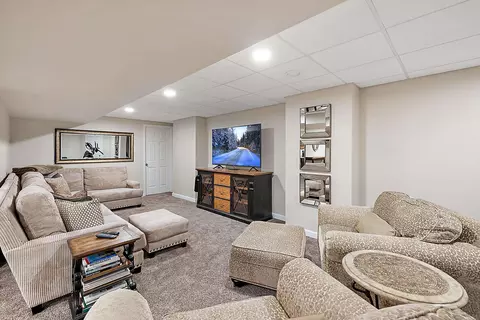 Living - 750 Devon, Commerce Twp, MI 48382 photo 6 of 7