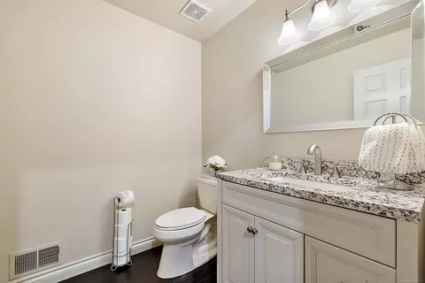 Bath - 750 Devon, Commerce Twp, MI 48382 photo 1 of 8