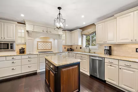 Kitchen - 750 Devon, Commerce Twp, MI 48382 photo 4 of 9