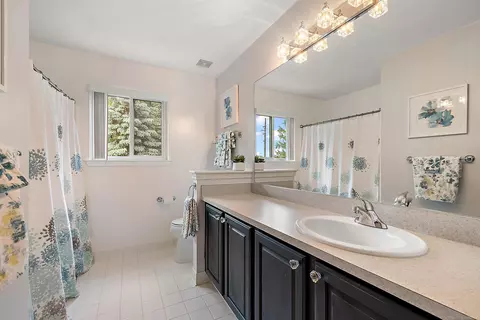 Bath - 750 Devon, Commerce Twp, MI 48382 photo 6 of 8