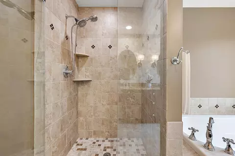Bath - 750 Devon, Commerce Twp, MI 48382 photo 5 of 8