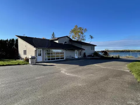 15664 17th, Garden, MI 49835
