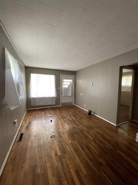 Living - 726 Neubert, Flint, MI 48507 photo 1 of 1