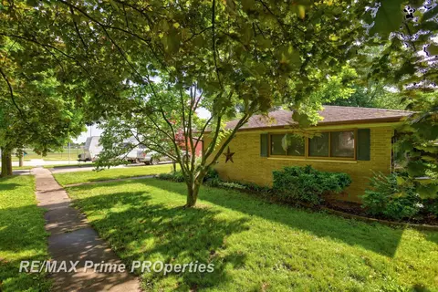 232 Jefferson, Vassar, MI 48768 photo 3