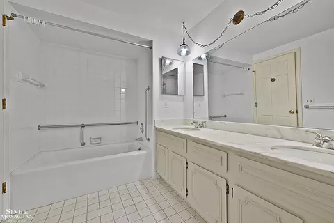Bath - 17111 E Jefferson #5, Grosse Pointe, MI 48230 photo 2 of 3