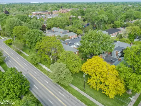 View/Area - 17111 E Jefferson #5, Grosse Pointe, MI 48230 photo 11 of 16