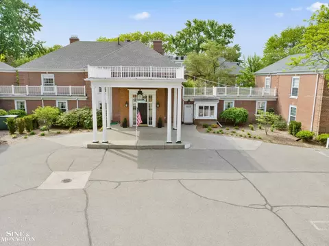 Exterior - 17111 E Jefferson #5, Grosse Pointe, MI 48230 photo 7 of 7
