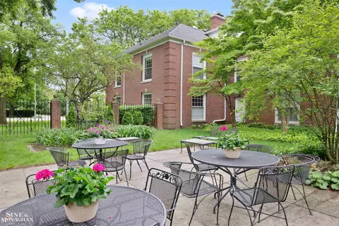 Exterior - 17111 E Jefferson #5, Grosse Pointe, MI 48230 photo 1 of 7