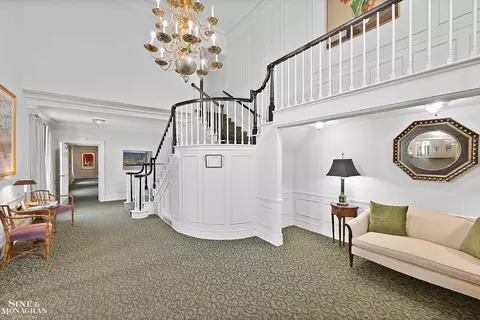 Entry Way - 17111 E Jefferson #5, Grosse Pointe, MI 48230 photo 1 of 6