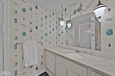 Bath - 17111 E Jefferson #5, Grosse Pointe, MI 48230 photo 3 of 3