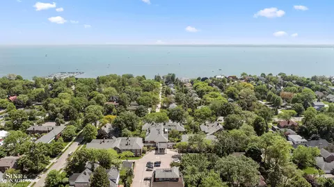 View/Area - 17111 E Jefferson #5, Grosse Pointe, MI 48230 photo 1 of 16