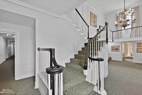 Entry Way - 17111 E Jefferson #5, Grosse Pointe, MI 48230 photo 4 of 6