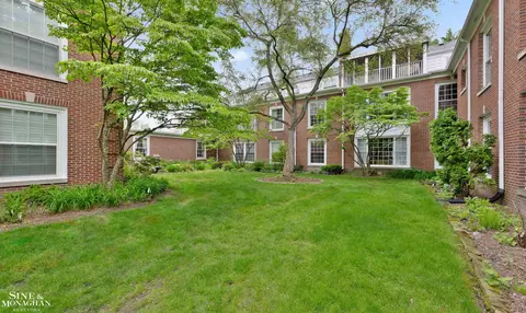 Exterior - 17111 E Jefferson #5, Grosse Pointe, MI 48230 photo 4 of 7