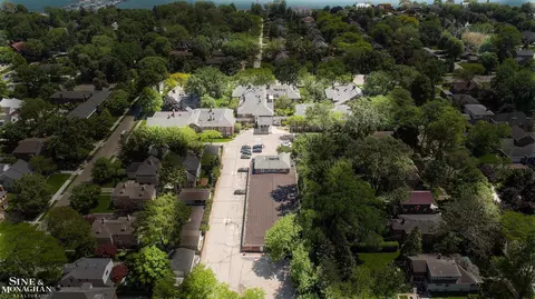 View/Area - 17111 E Jefferson #5, Grosse Pointe, MI 48230 photo 3 of 16
