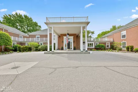 17111 E Jefferson #5, Grosse Pointe, MI 48230