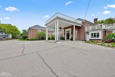 Exterior - 17111 E Jefferson #5, Grosse Pointe, MI 48230 photo 6 of 7
