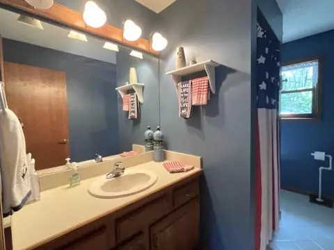Bath - 4371 Rose, Gladwin, MI 48624 photo 10 of 16