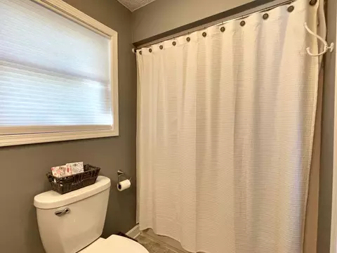 Bath - 4371 Rose, Gladwin, MI 48624 photo 6 of 16