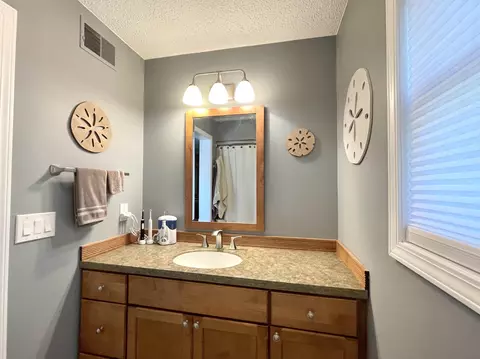 Bath - 4371 Rose, Gladwin, MI 48624 photo 4 of 16